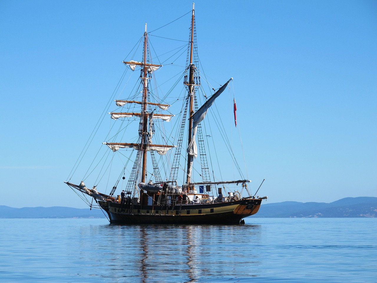 交通运输部就拟对美船舶收取船舶特别港务费答问