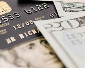 如何通过银行的投资教育资源提高投资水平？